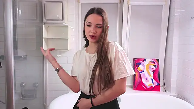 LeenaPuita online show from November 10, 2025, 5:40 pm