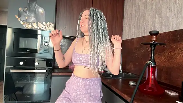 GeraldineStevenson online show from March 2, 2026, 2:02 pm