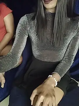 SEXYY TRANSY WITH GIRL online show from January 18, 2026, 6:33 pm