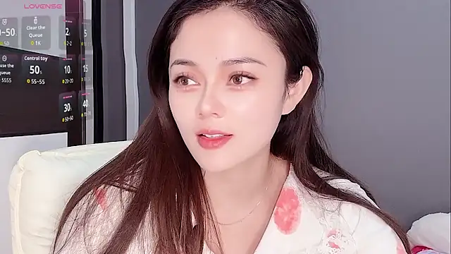 Yesenia- online show from November 18, 2025, 2:09 pm