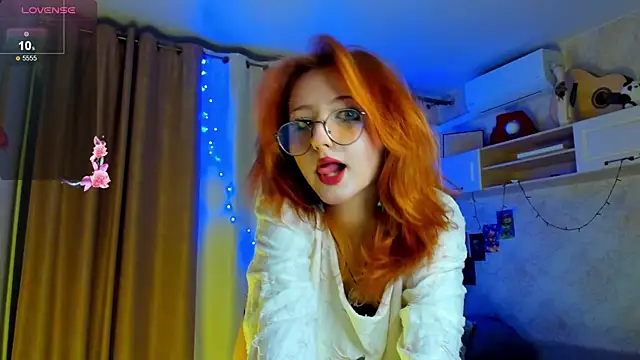 Snapshot of DragonflyLiza chatting on November 24, 2025, 5:46 pm DragonflyLiza online show from November 24, 2025, 5:46 pm