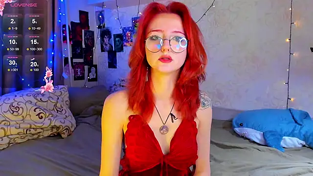 Snapshot of DragonflyLiza chatting on December 5, 2025, 12:26 pm DragonflyLiza online show from December 5, 2025, 12:26 pm