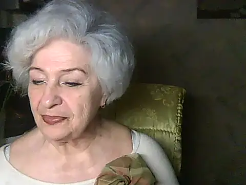 Snapshot of ValeriaKroww chatting on May 5, 2026, 5:49 pm ValeriaKroww online show from May 5, 2026, 5:49 pm