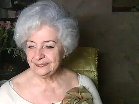 Snapshot of ValeriaKroww chatting on May 4, 2026, 5:49 pm ValeriaKroww online show from May 4, 2026, 5:49 pm