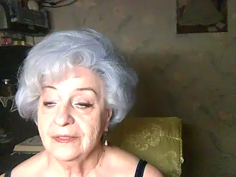 Snapshot of ValeriaKroww chatting on July 5, 2026, 6:04 pm ValeriaKroww online show from July 5, 2026, 6:04 pm