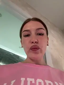 MelissaPinkiss online show from April 14, 2026, 2:33 pm