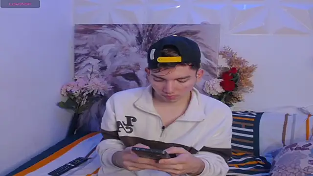 Snapshot of Oliver_paris chatting on November 16, 2025, 4:39 am Oliver paris online show from November 16, 2025, 4:39 am