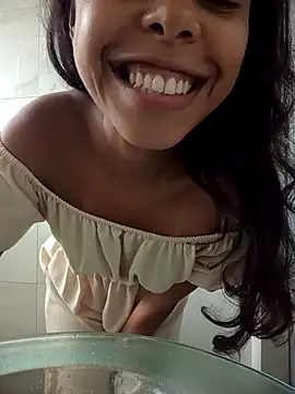 Morenaizzy online show from November 7, 2025, 4:22 pm