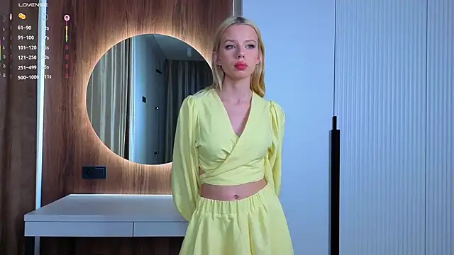 DorisCandelario online show from November 28, 2025, 3:23 pm