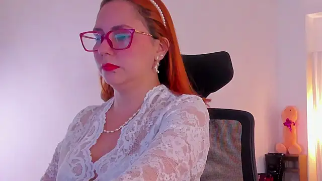 MistressErza online show from July 16, 2026, 8:28 pm