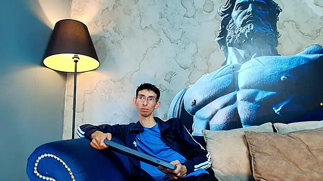 ZyroNight online show from December 3, 2025, 7:13 pm