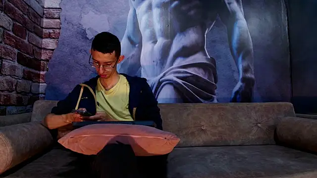 ZyroNight online show from December 17, 2025, 7:19 pm