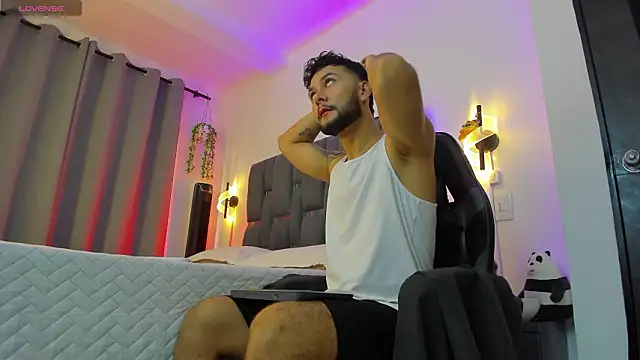 Snapshot of noah_corvelle chatting on January 18, 2026, 2:09 pm noah corvelle online show from January 18, 2026, 2:09 pm