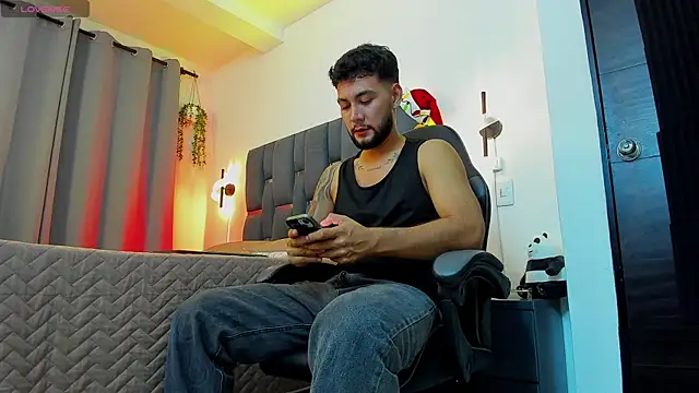 Snapshot of noah_corvelle chatting on December 23, 2025, 2:00 am noah corvelle online show from December 23, 2025, 2:00 am