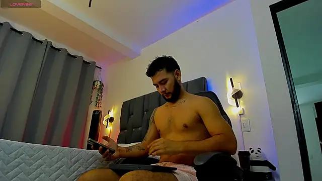 Snapshot of noah_corvelle chatting on January 7, 2026, 2:55 pm noah corvelle online show from January 7, 2026, 2:55 pm