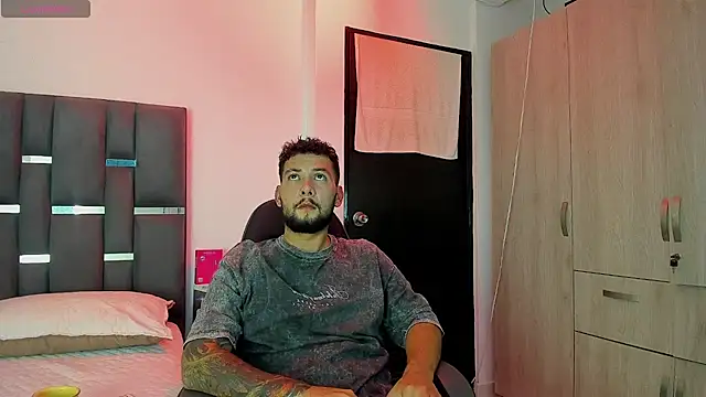 Snapshot of noah_corvelle chatting on November 14, 2025, 1:53 am noah corvelle online show from November 14, 2025, 1:53 am