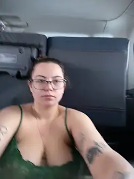 Snapshot of FreakyDreama chatting on February 24, 2026, 6:42 pm FreakyDreama online show from February 24, 2026, 6:42 pm