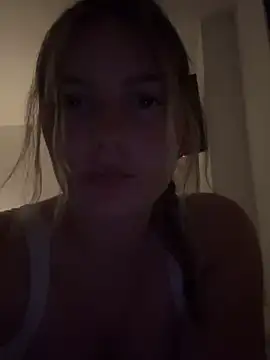 Snapshot of Ell_albescu chatting on November 9, 2025, 8:13 pm Ell albescu online show from November 9, 2025, 8:13 pm