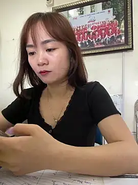 Snapshot of Bana-gibee chatting on May 12, 2026, 1:02 am Bana-gibee online show from May 12, 2026, 1:02 am
