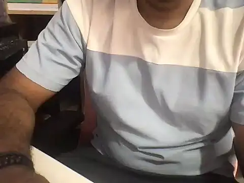 KingCobra 07 online show from May 6, 2026, 3:10 am
