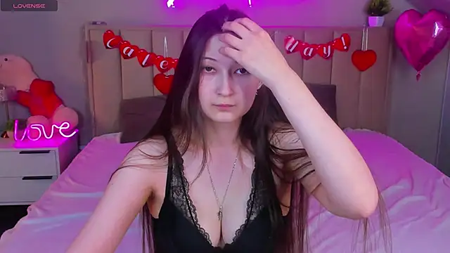 Snapshot of Ella_Burns chatting on February 20, 2026, 8:49 am Ella Burns online show from February 20, 2026, 8:49 am