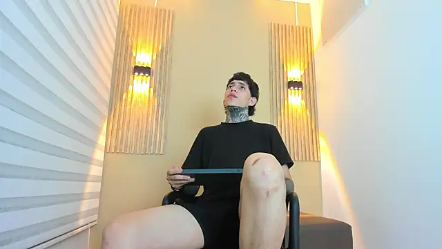 DANTE ARMSTRONG online show from November 19, 2025, 12:10 am