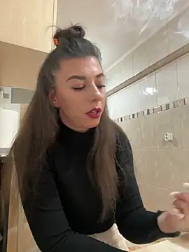 EdaQueen online show from December 15, 2025, 4:24 pm