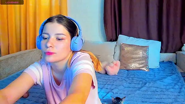 Eva purrr  online show from November 25, 2025, 9:53 am