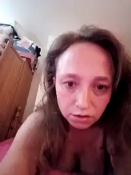 Snapshot of HotMommaCR chatting on November 4, 2025, 1:15 pm HotMommaCR online show from November 4, 2025, 1:15 pm