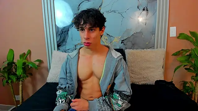 chris evans27 online show from November 14, 2025, 4:27 am