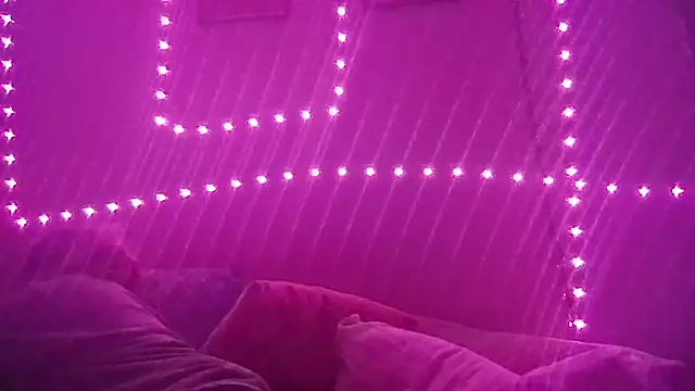 Redriddinghood8 online show from November 19, 2025, 5:18 am