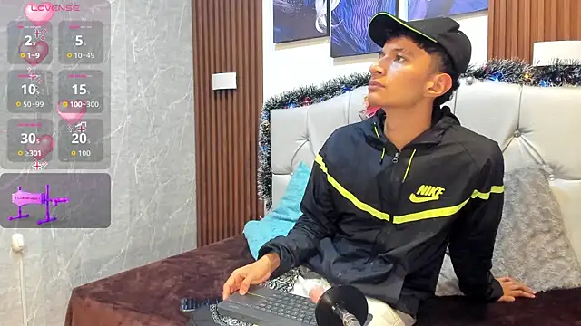 Elian Julian online show from November 17, 2025, 9:08 pm