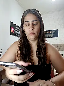 nahiarabiel33 online show from February 10, 2026, 4:28 pm