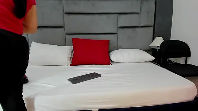 CatleyaSmith online show from January 12, 2026, 12:23 pm