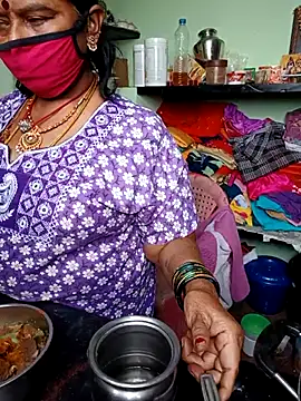 Snapshot of savithasree chatting on November 17, 2025, 6:28 am savithasree online show from November 17, 2025, 6:28 am