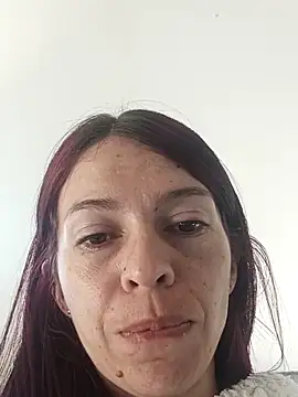 Emi Rosee online show from December 19, 2025, 12:07 pm