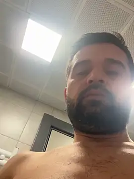 NiktirGit31 online show from December 19, 2025, 8:11 pm