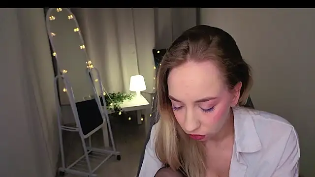 Snapshot of IsabelleBliz chatting on February 20, 2026, 10:22 pm IsabelleBliz online show from February 20, 2026, 10:22 pm