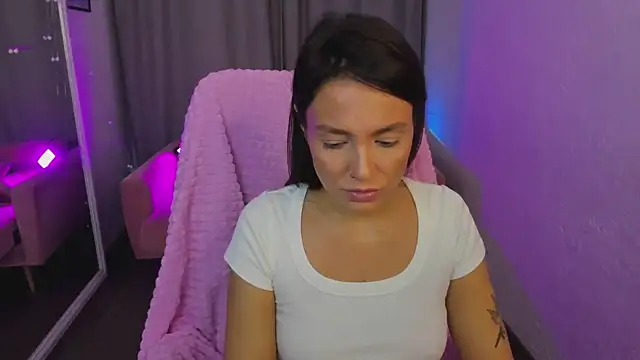 Naila Whisper online show from November 8, 2025, 2:09 pm