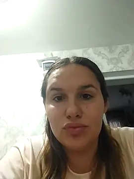 Laryssa2005 online show from November 5, 2025, 12:30 pm