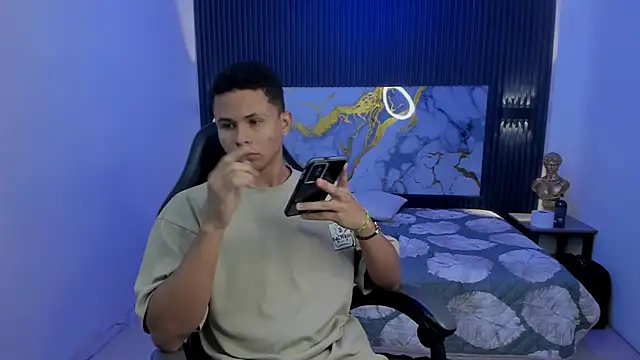 Snapshot of Liams18 chatting on April 8, 2026, 2:46 am Liams18 online show from April 8, 2026, 2:46 am