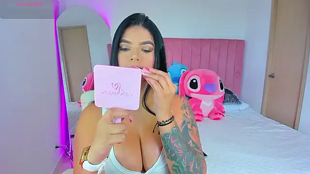 Snapshot of Janettcruz chatting on February 18, 2026, 7:32 pm Janettcruz online show from February 18, 2026, 7:32 pm