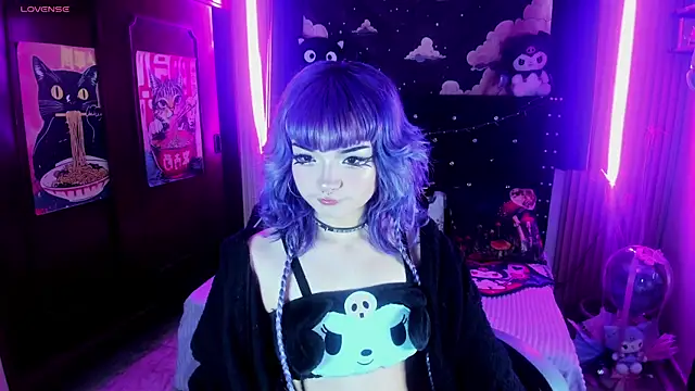 Snapshot of ravencollen chatting on May 15, 2026, 5:55 pm ravencollen online show from May 15, 2026, 5:55 pm