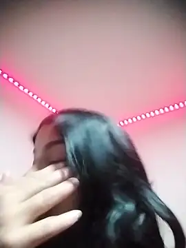 Snapshot of Saray_18_ chatting on November 8, 2025, 10:24 pm Saray 18 online show from November 8, 2025, 10:24 pm