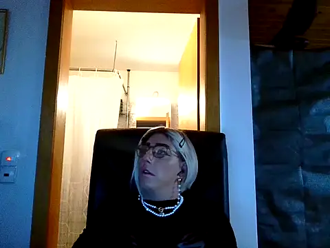 Snapshot of AgnesCross39 chatting on November 14, 2025, 8:07 am AgnesCross39 online show from November 14, 2025, 8:07 am