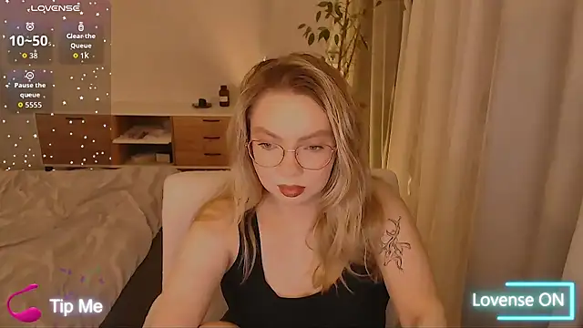 PolinaXXXXJones online show from February 20, 2026, 8:33 pm