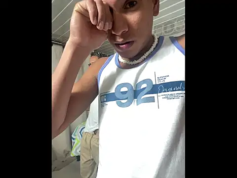 Snapshot of Mike_and_Rayan chatting on November 11, 2025, 12:38 am Mike and Rayan online show from November 11, 2025, 12:38 am