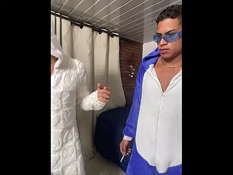 Snapshot of Mike_and_Rayan chatting on November 14, 2025, 2:37 am Mike and Rayan online show from November 14, 2025, 2:37 am