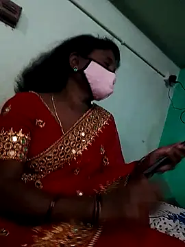 Snapshot of Couple1114 chatting on November 21, 2025, 5:45 pm Couple1114 online show from November 21, 2025, 5:45 pm