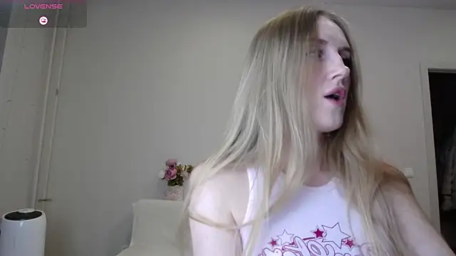 Snapshot of olliebells chatting on February 9, 2026, 5:55 pm olliebells online show from February 9, 2026, 5:55 pm